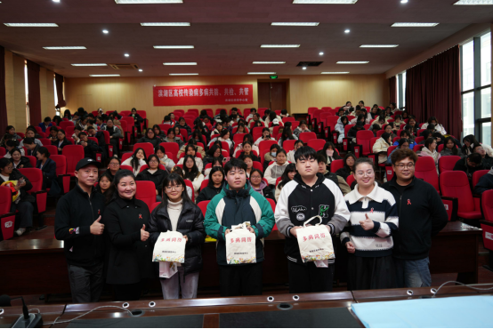 学校开展“博爱校园，防艾青春”防治宣传培训