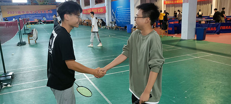 机电工程学院212311班组织开展班级羽毛球锦标赛初赛