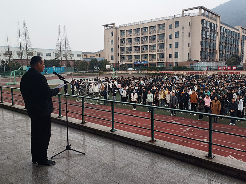 机电工程学院组织升旗仪式
