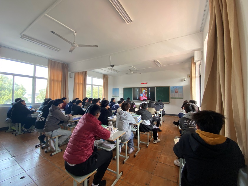 机械学院201211班开展学雷锋主题班会